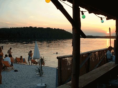 Strandbar am Abend